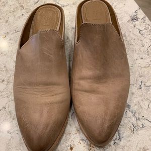 Frye Mule size 7.5 light tan